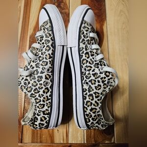 Converse girls size 3